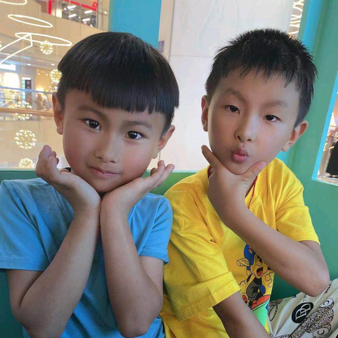 幸福一家人。