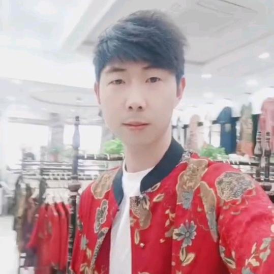 水月画苏绣华服