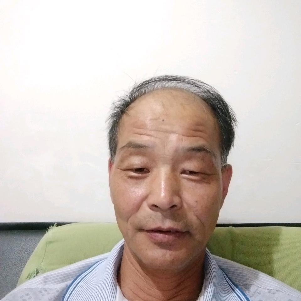 王***