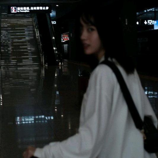 莉.