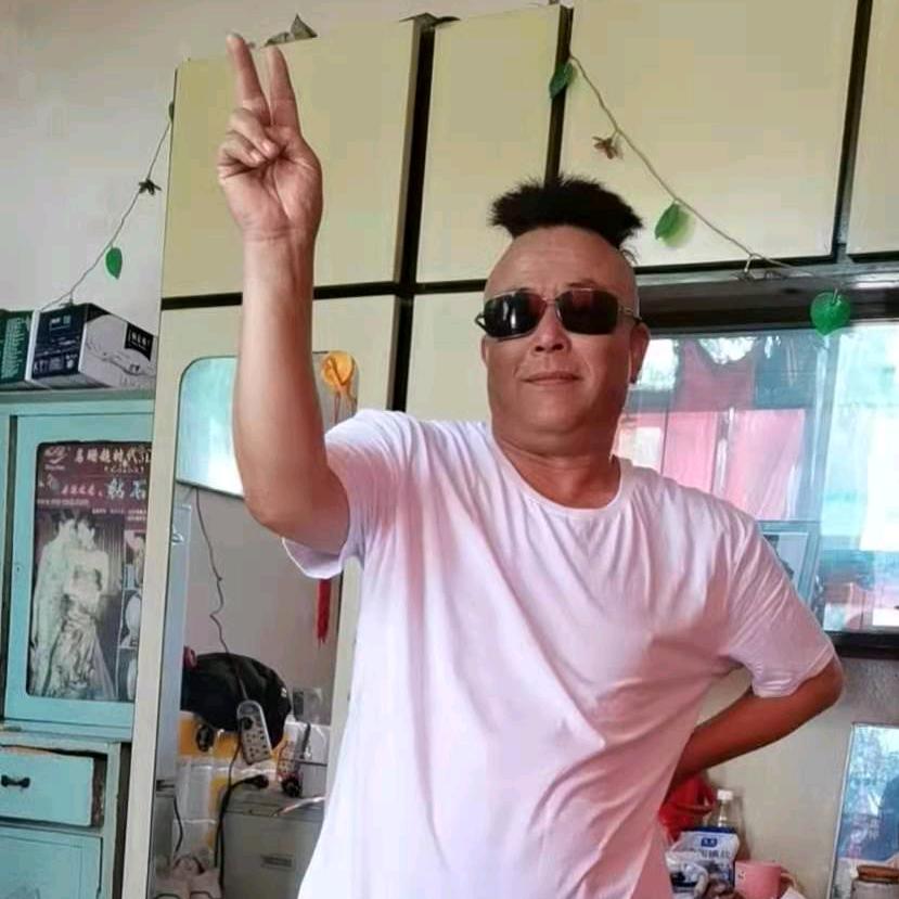 梁我是单身谁能陪我回家过大年