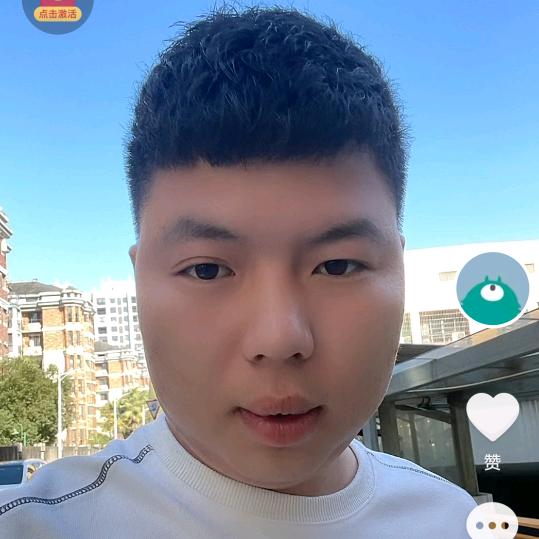 糊涂的小男孩