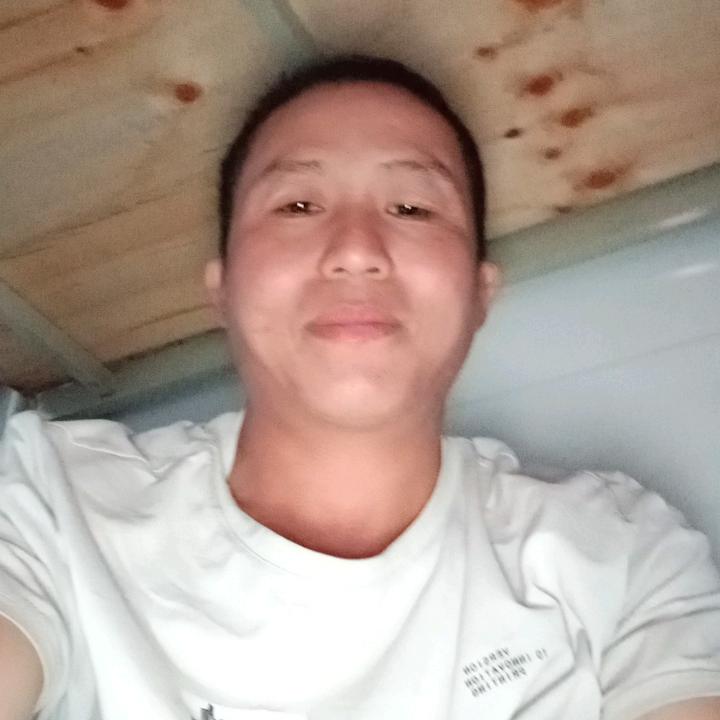 @雨中散步发了一个抖音短视频，你尽管点开