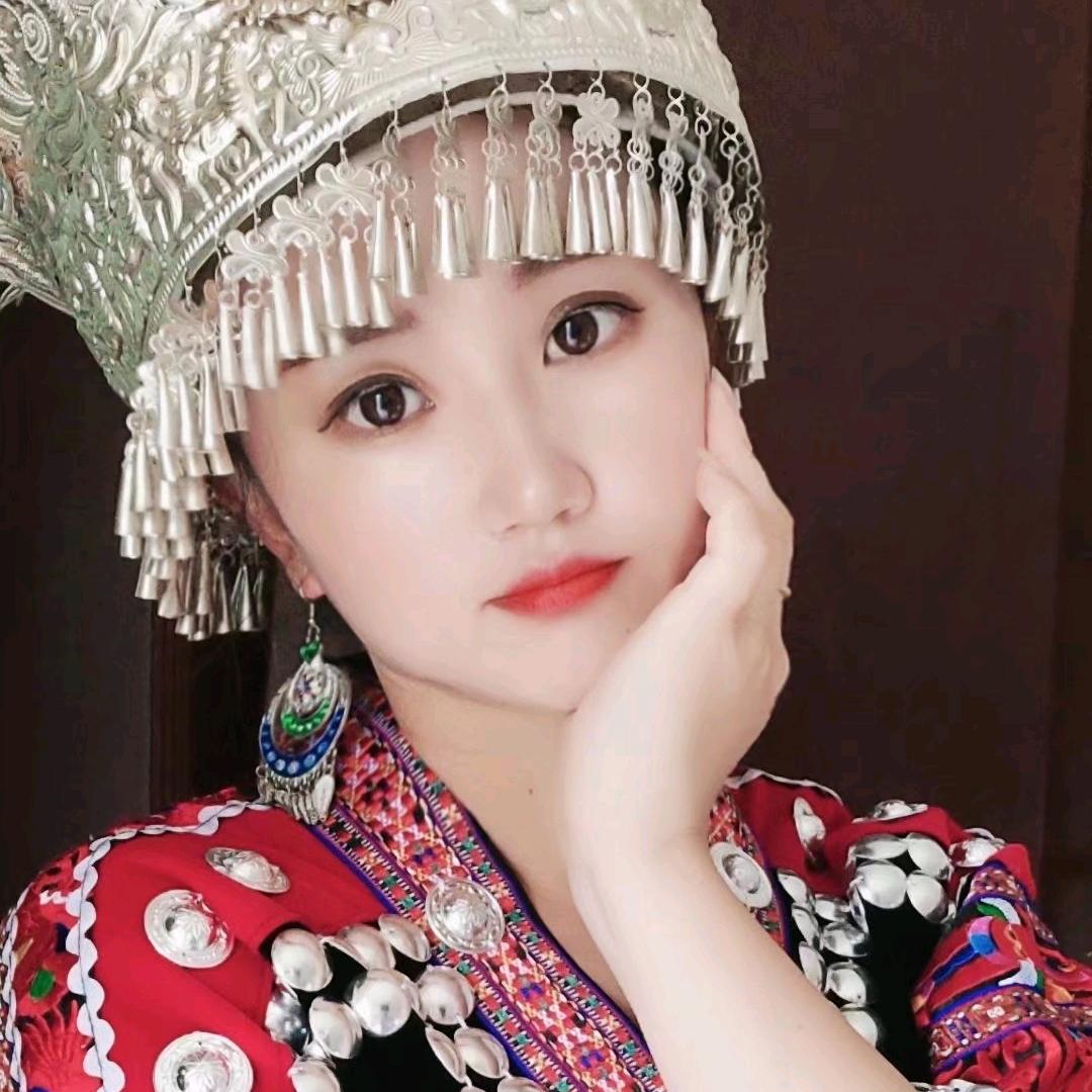 颖颖（凉都苗家阿妹）