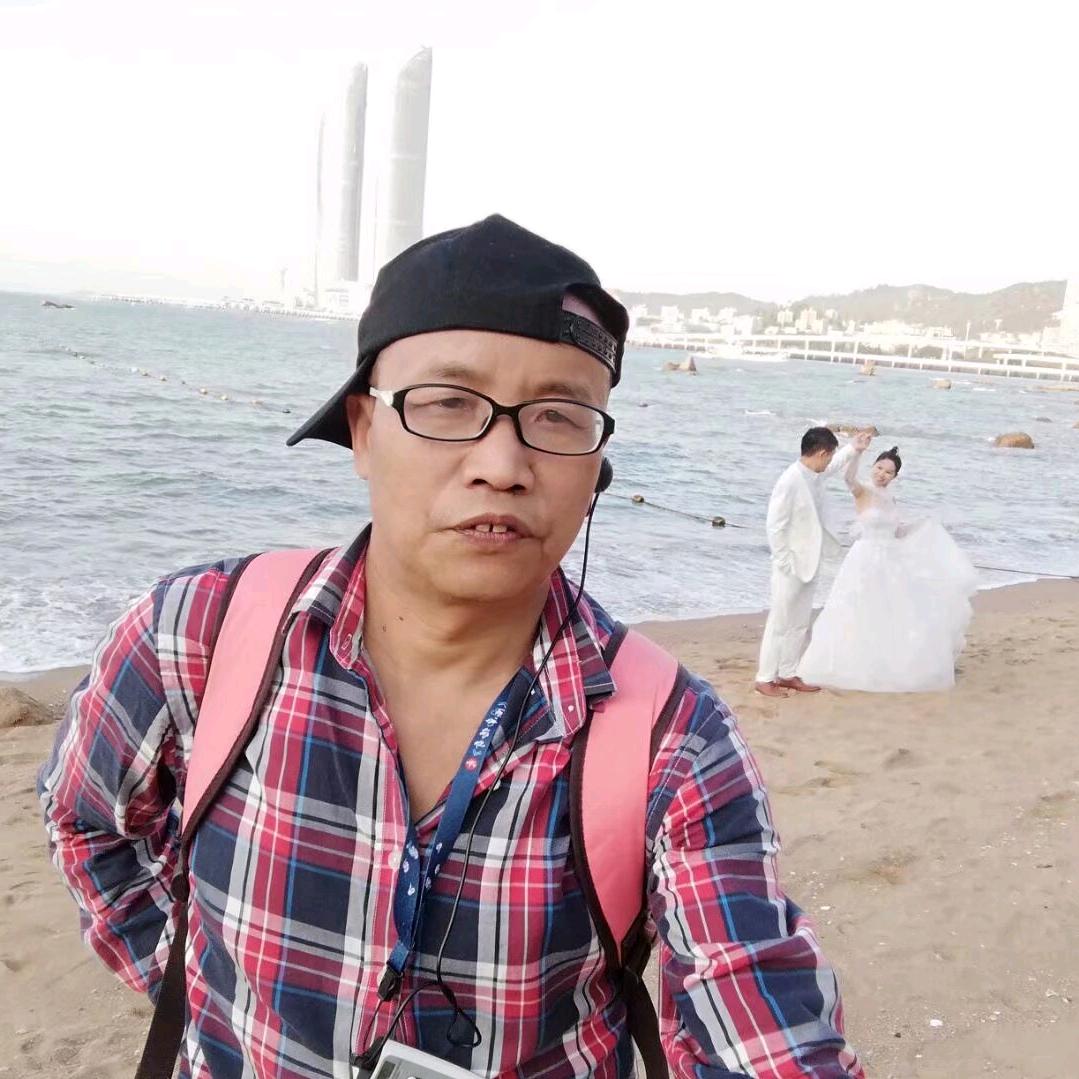 常乐哥己成大叔了