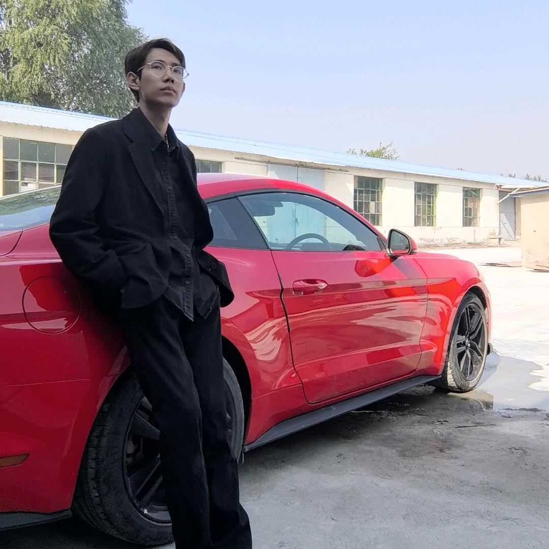 卖纸箱的小臧