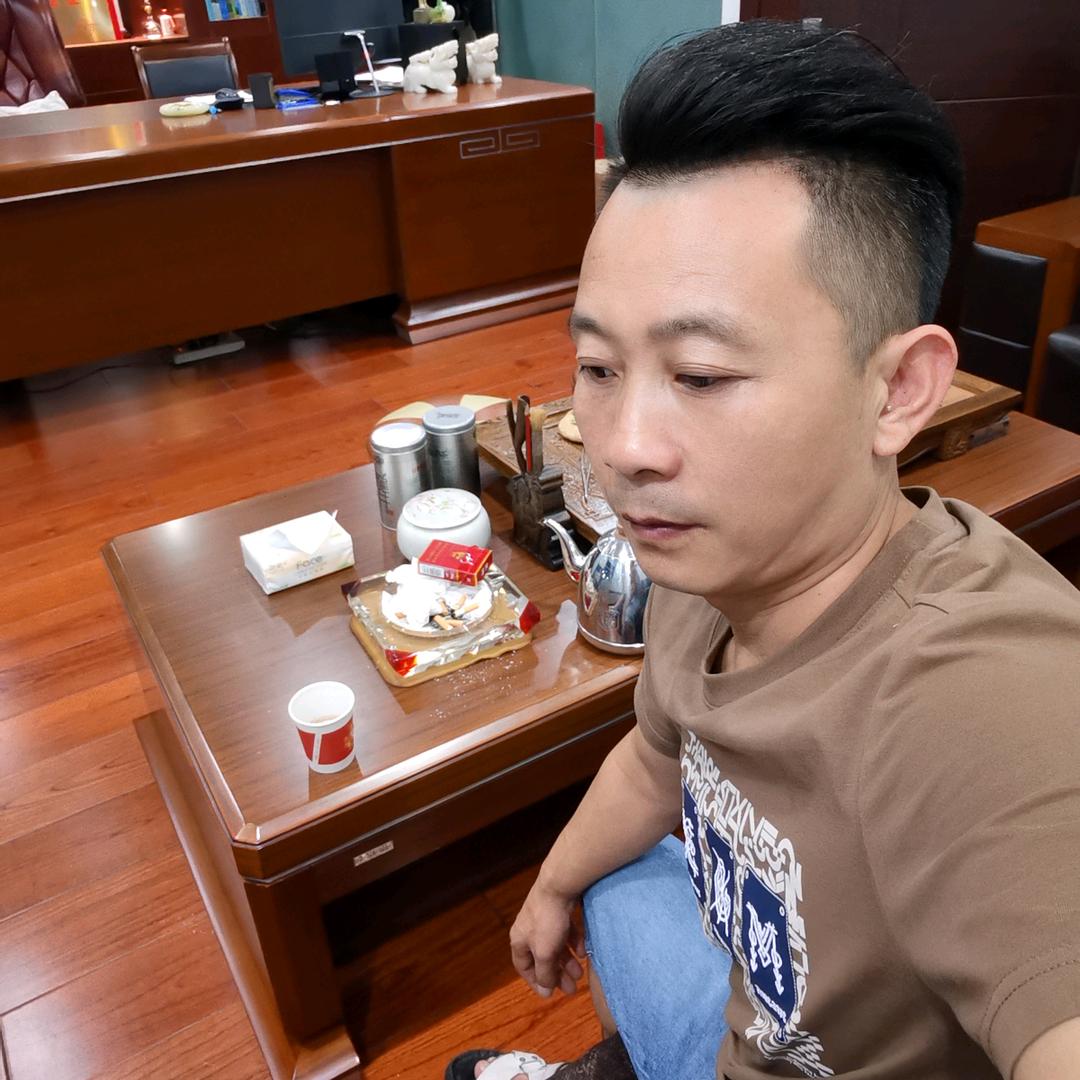 只对李秦有独钟