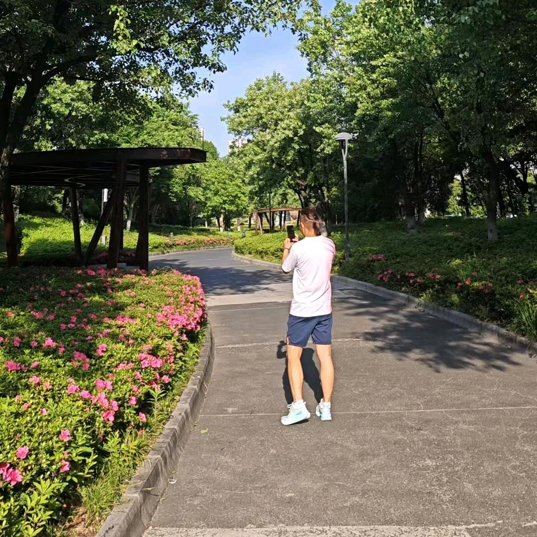 爱打羽毛球🏸的海哥