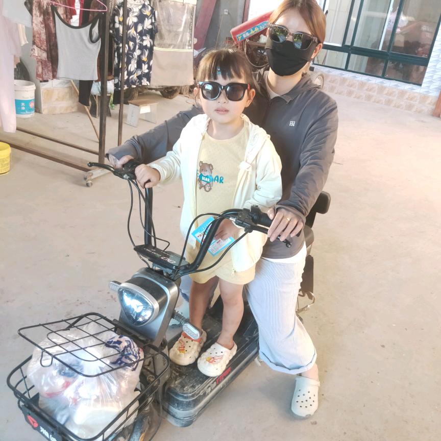 快乐的一家人。