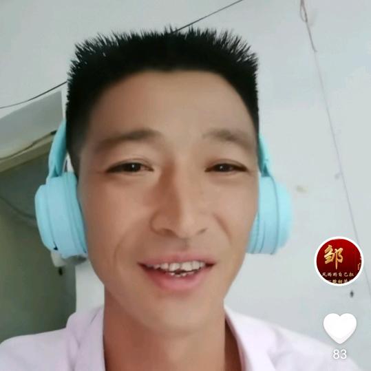 工地小哥哥鄒亲单身家庭带卖洗衣液