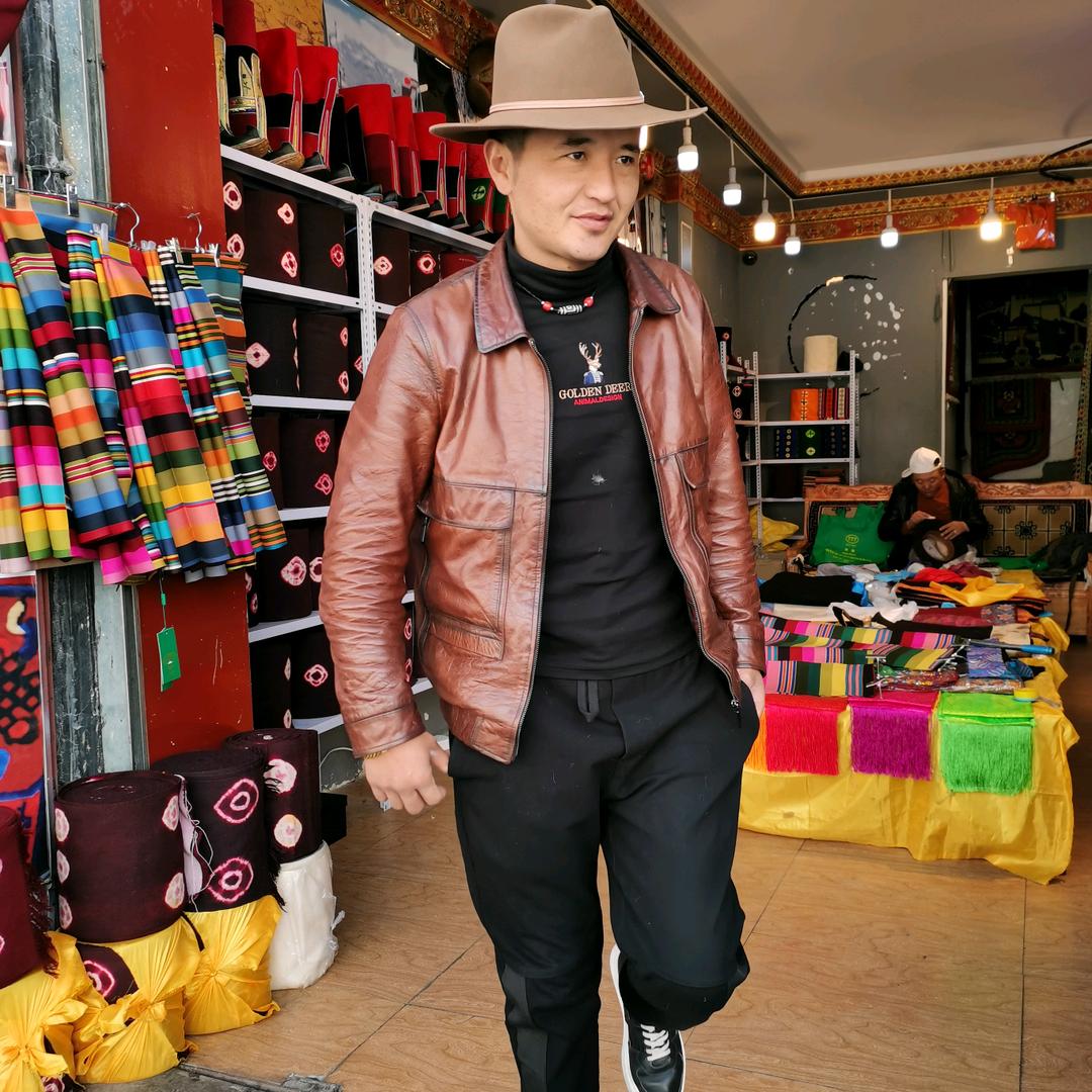 西藏雅拉香布氆氇店