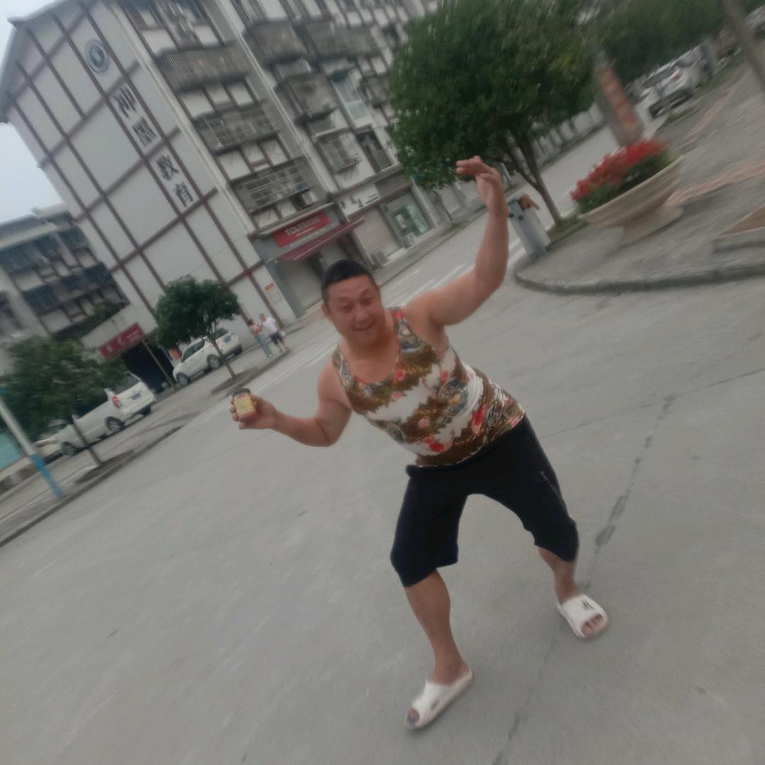 开心鬼龙哥