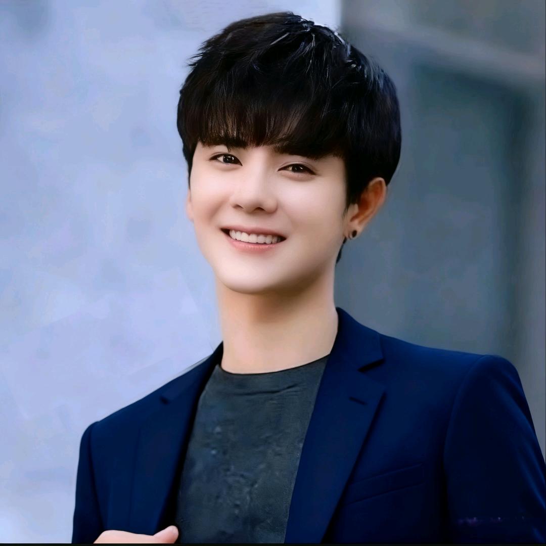 风衣里的你 🇨🇳