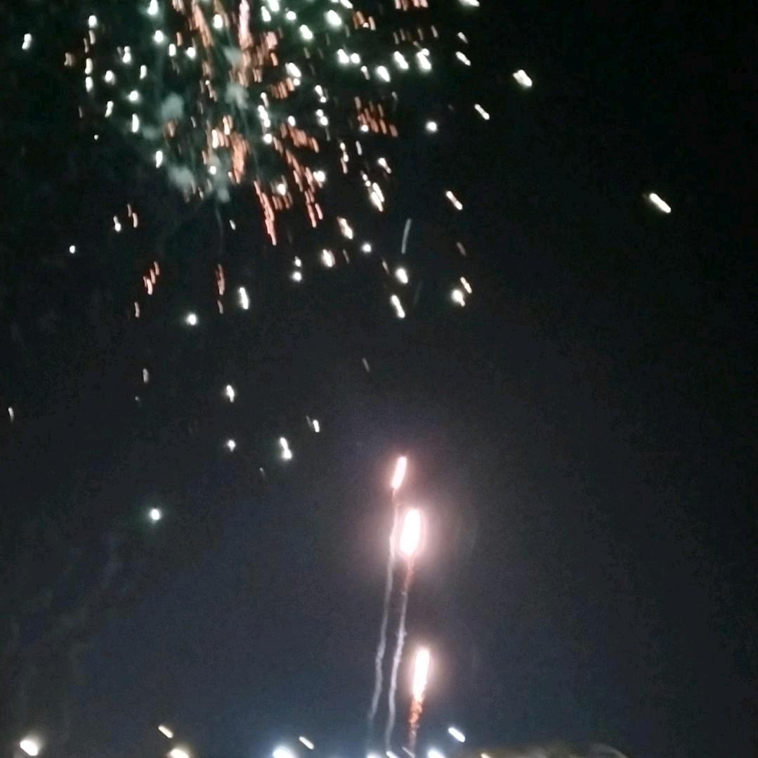 不为往事烦恼多，只为余生乐呵呵。