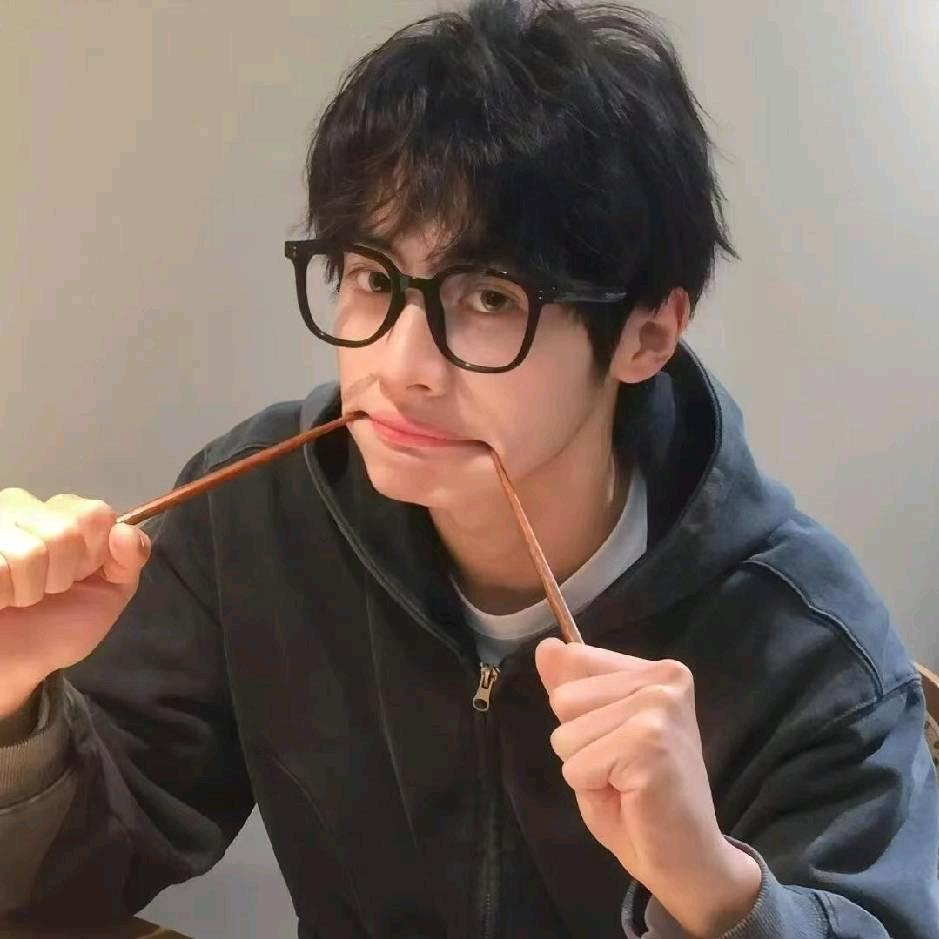 网恋被骗拼好饭格拉条胡辣汤鸭血粉丝柠檬水