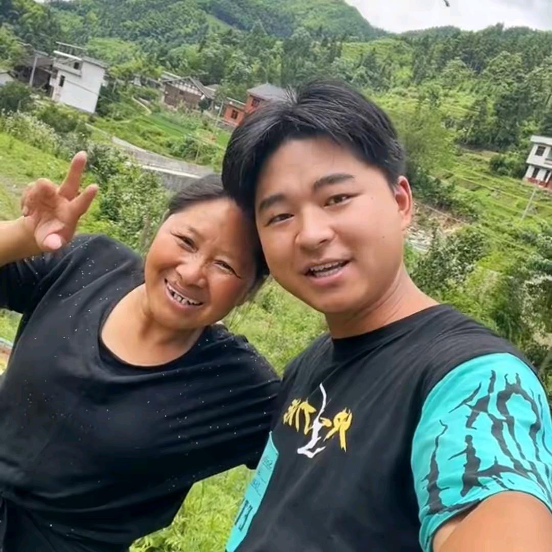 邹波的黄精生活