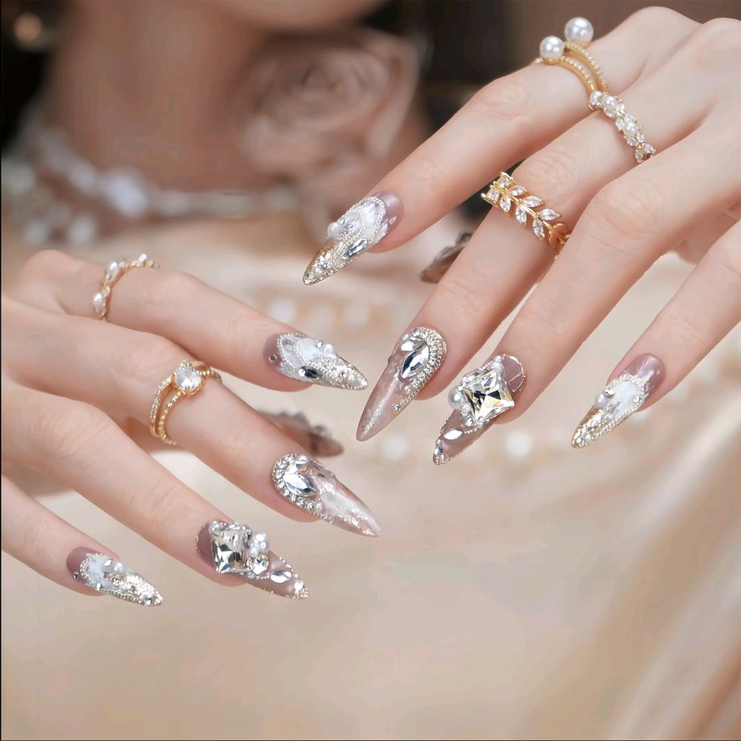 美甲师哥设计师穿戴甲