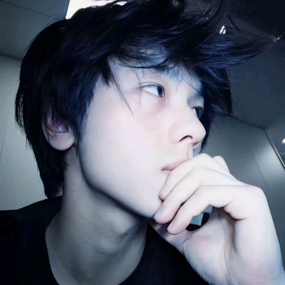 不会踢球的L