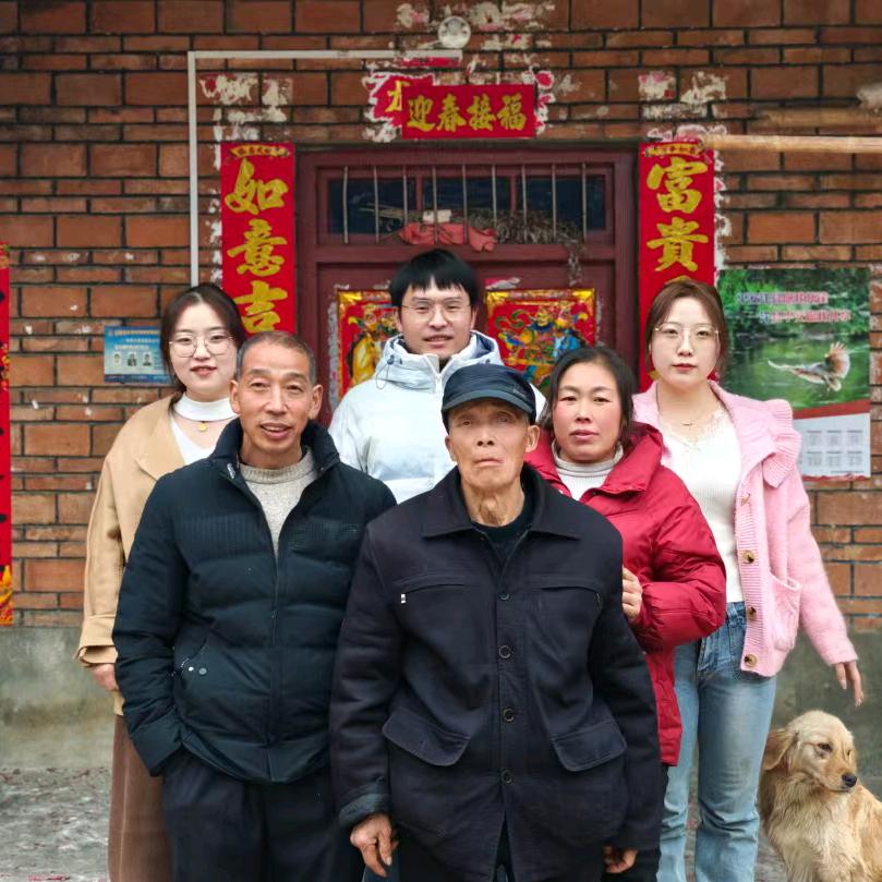 感恩遇见，家和万事兴，欢声笑语一家人