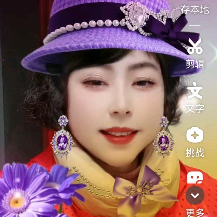 64年的龙，性格开朗活泼大方，待人真诚。