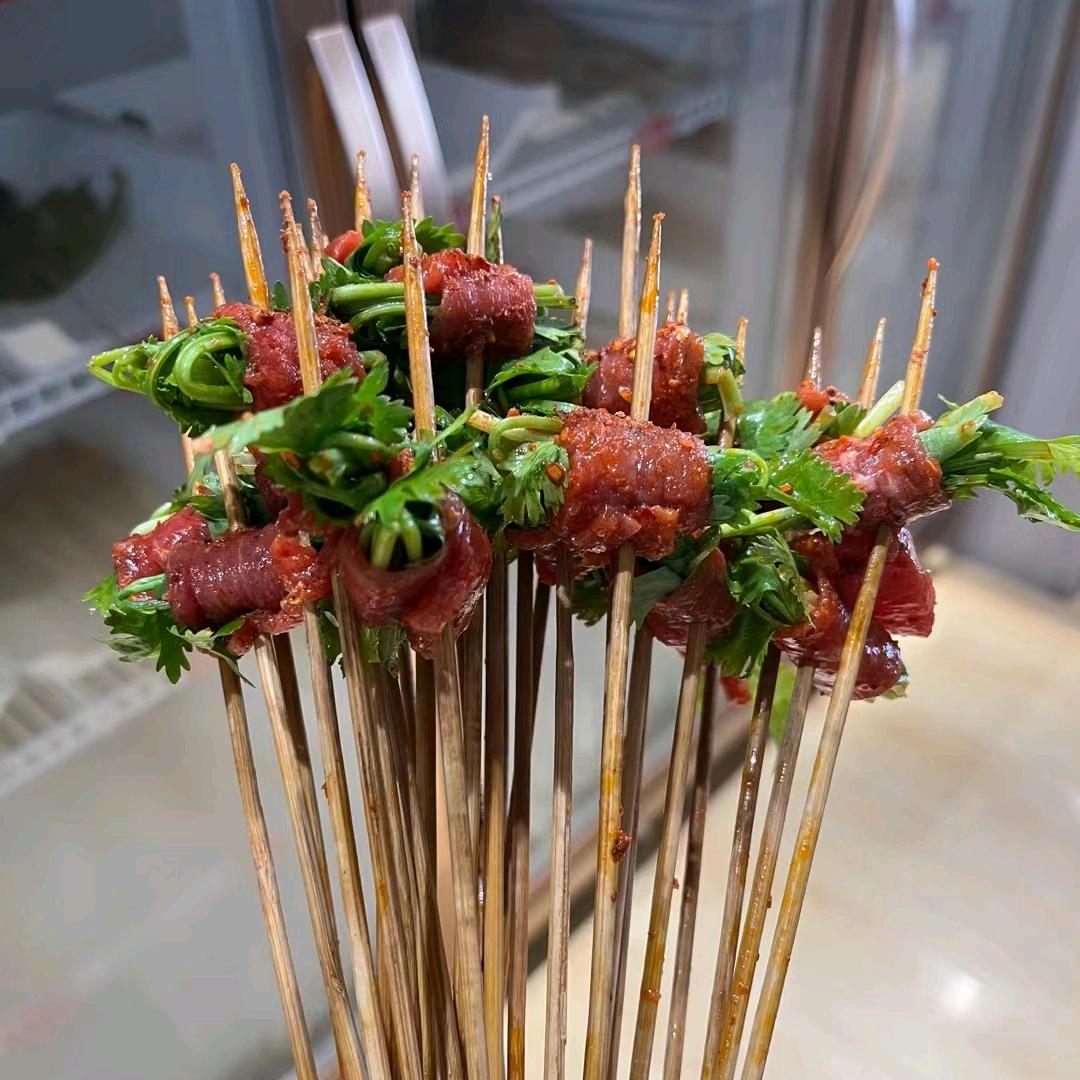 范范（凸串串火锅店）