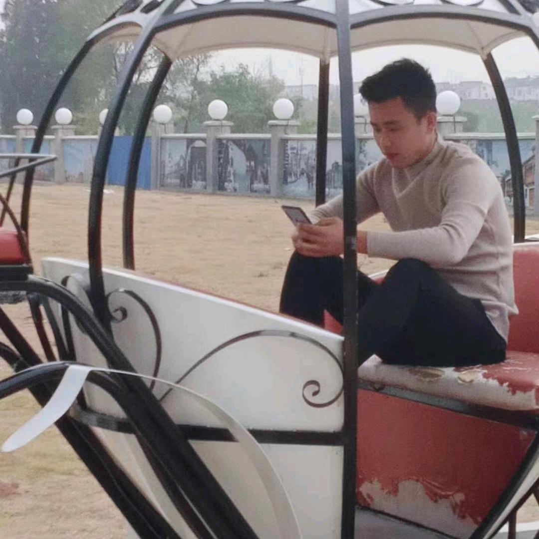 人生苦短，小酒倒满