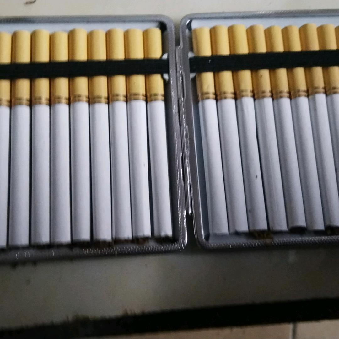 笑，，，着，，退，，，场，，