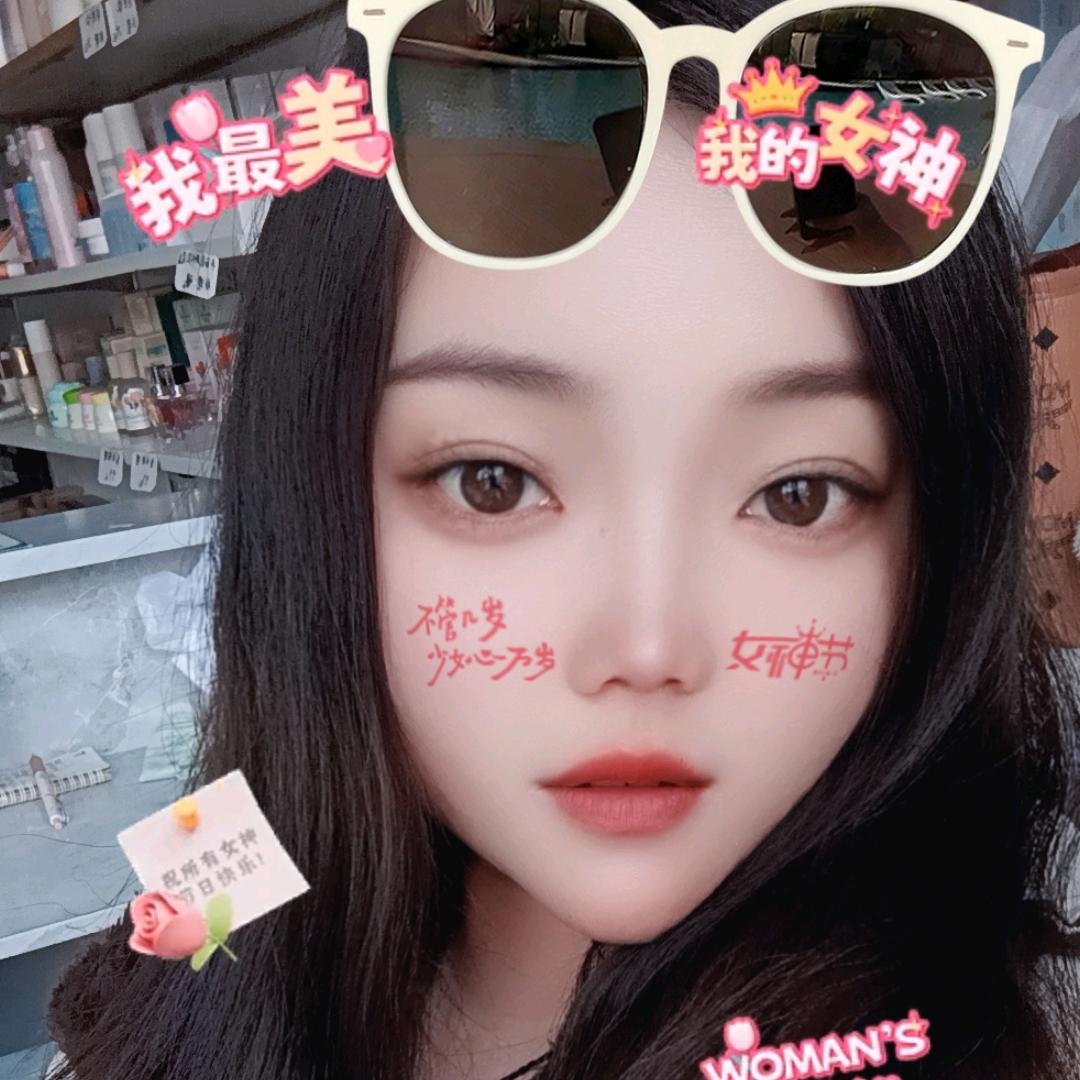 卖饰品的小姐姐