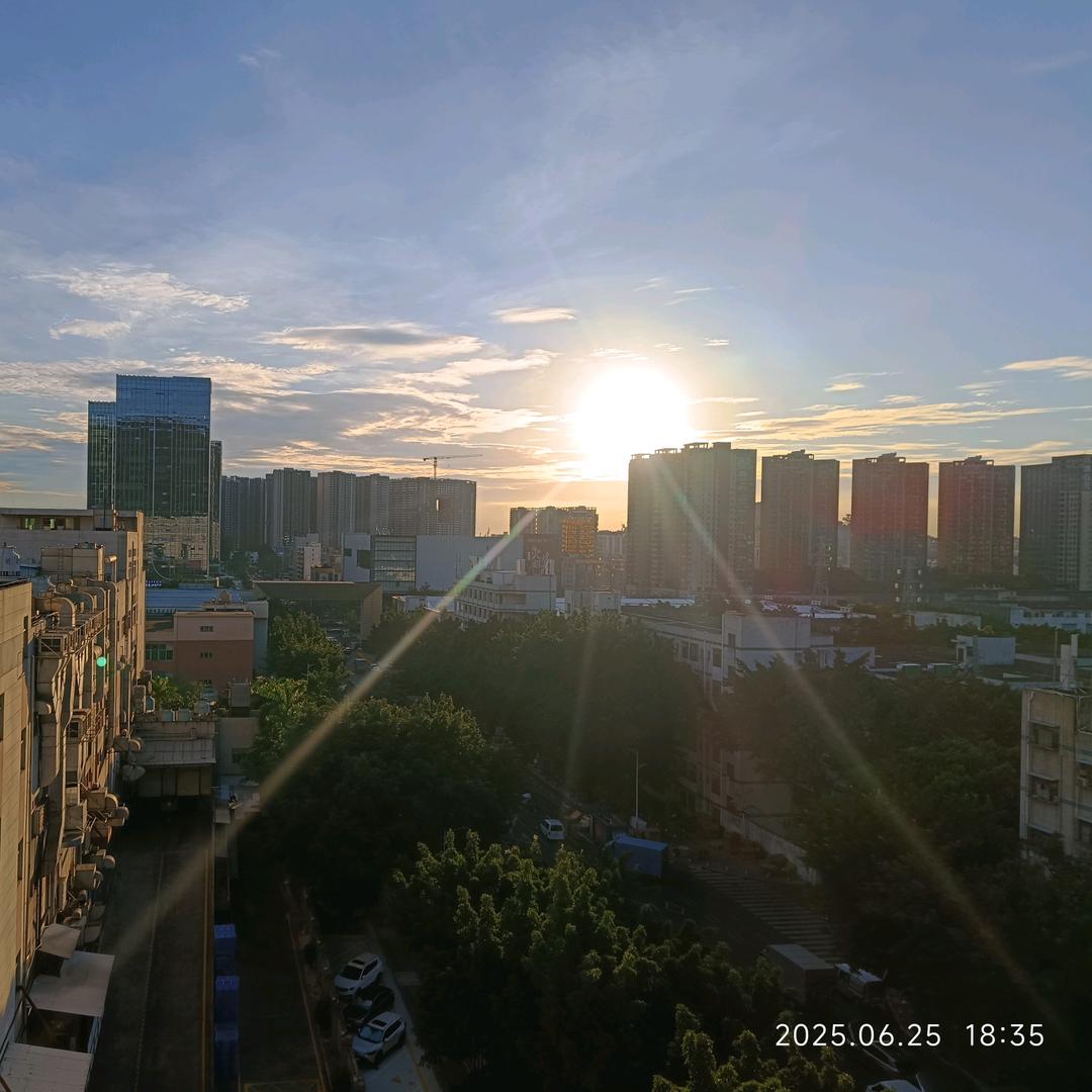 夜色中的星辰，是孤独最温暖的指引。