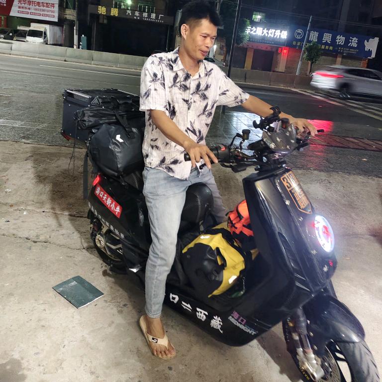 瓷砖打钉加固(小吴)