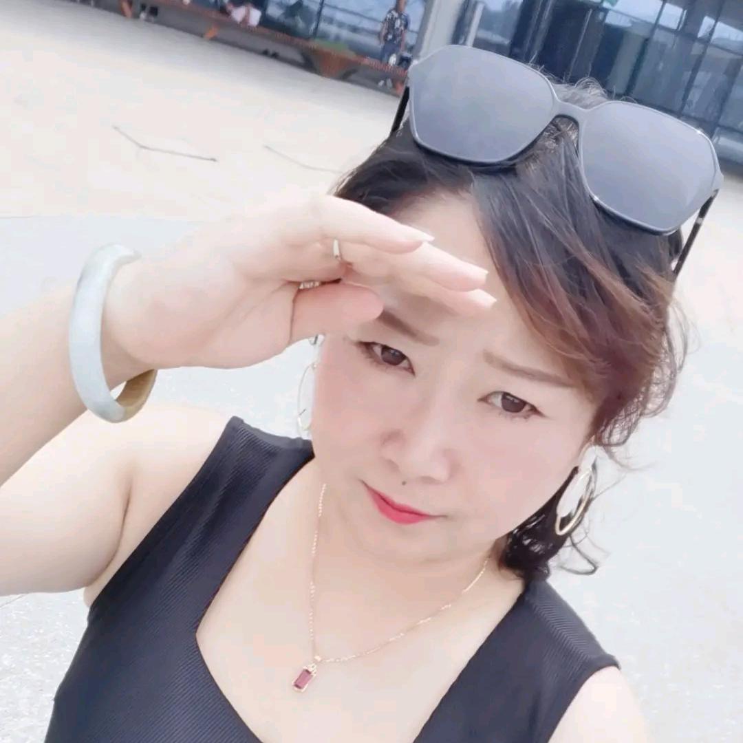 梅少