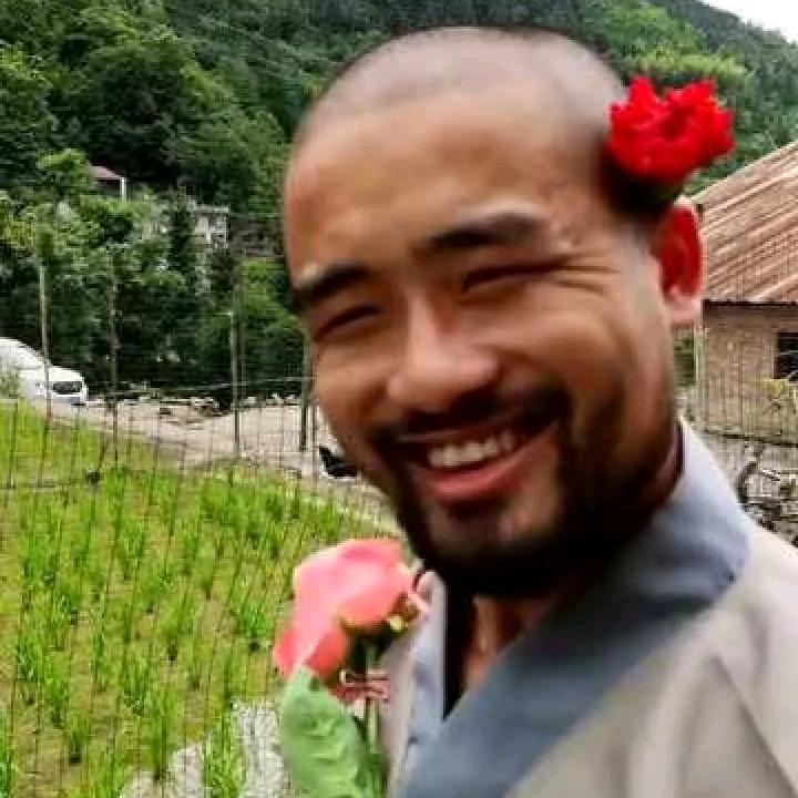 色眯眯的看着你