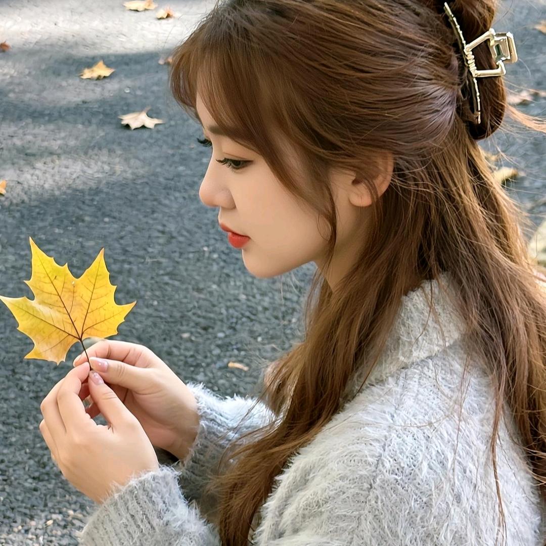 笑而不语`(💅🏻)