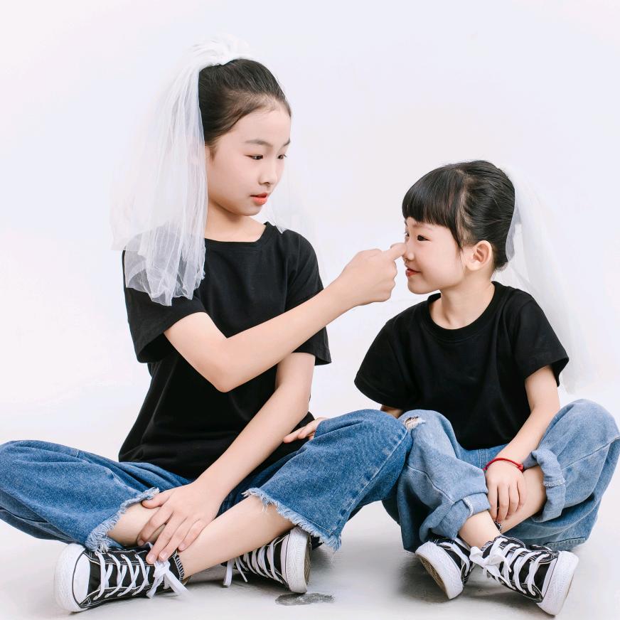 是姐姐和妹妹