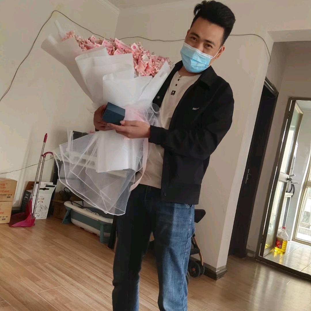 梁飞