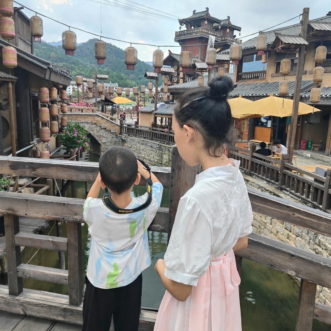 清风皓月共成长