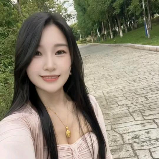 素颜七彩云