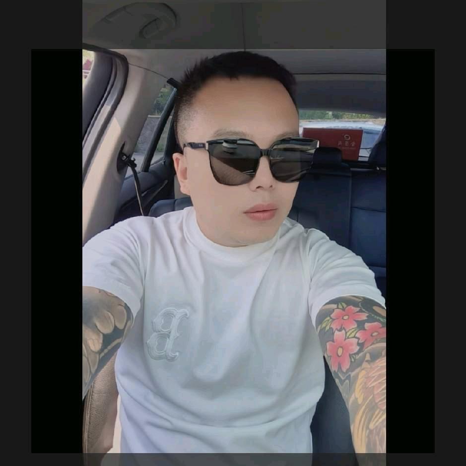 于大疯😎　　　　　 ༽