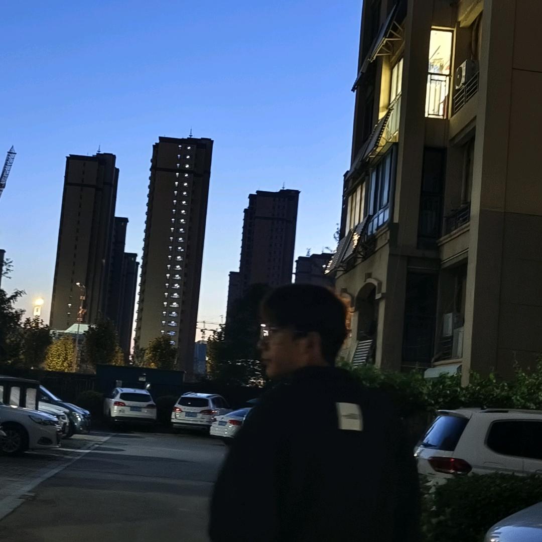 隔壁在吃麻辣烫