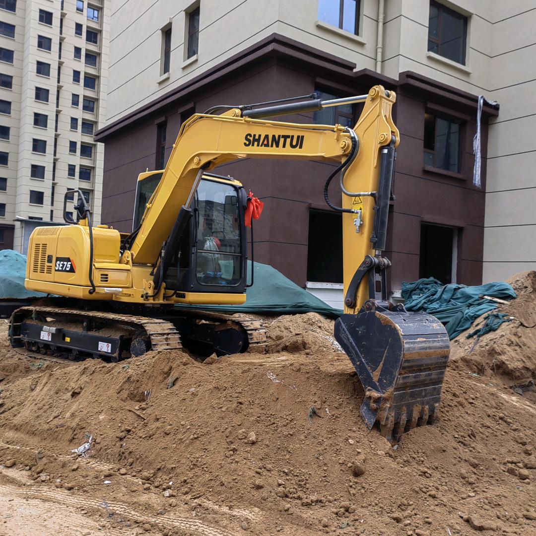 90后（挖机小哥哥）