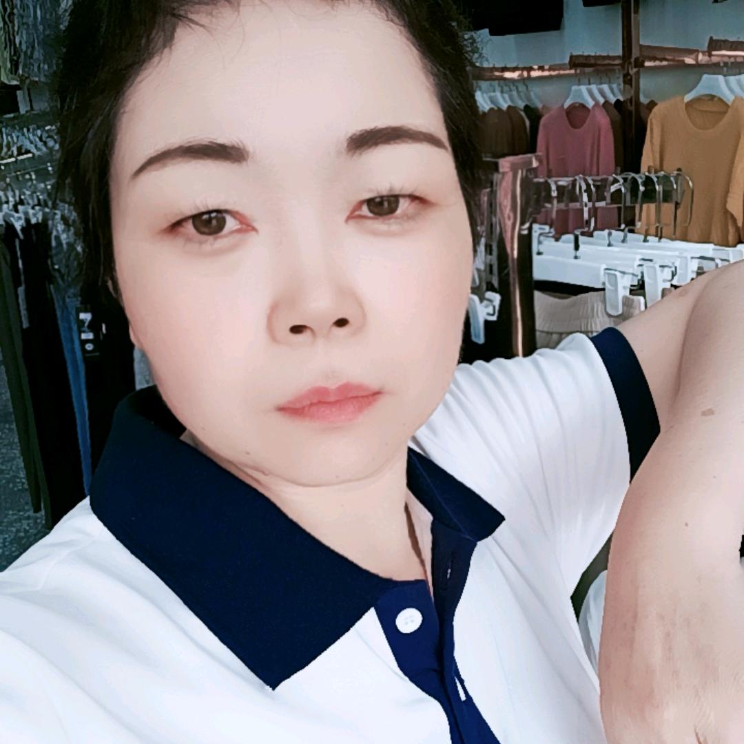 跃龙服装高姐