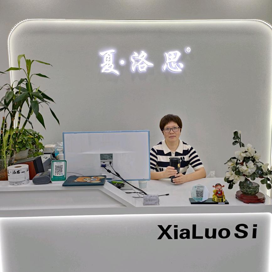 武汉夏洛思服饰周姐