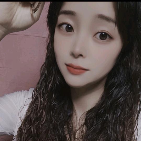 蜡笔小希🌸༊。。