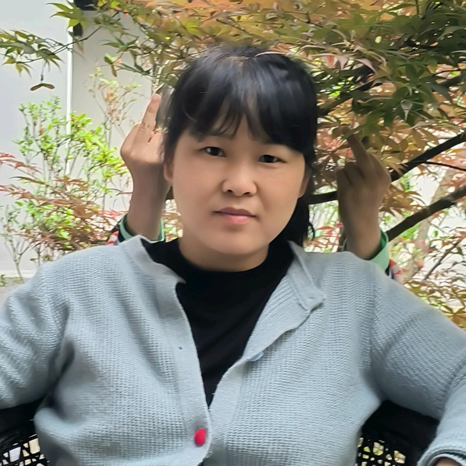 小何