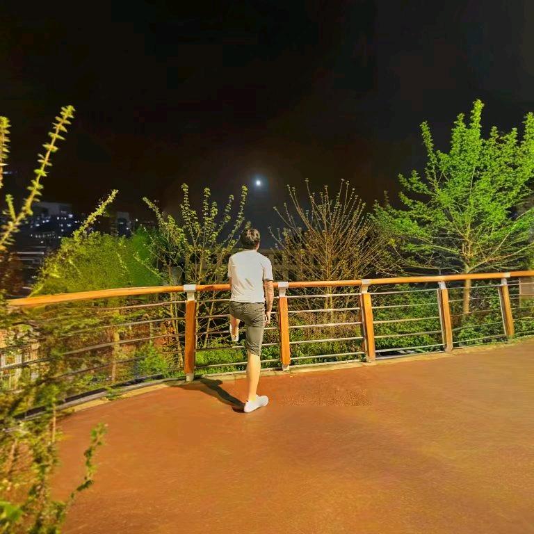 落怡✨