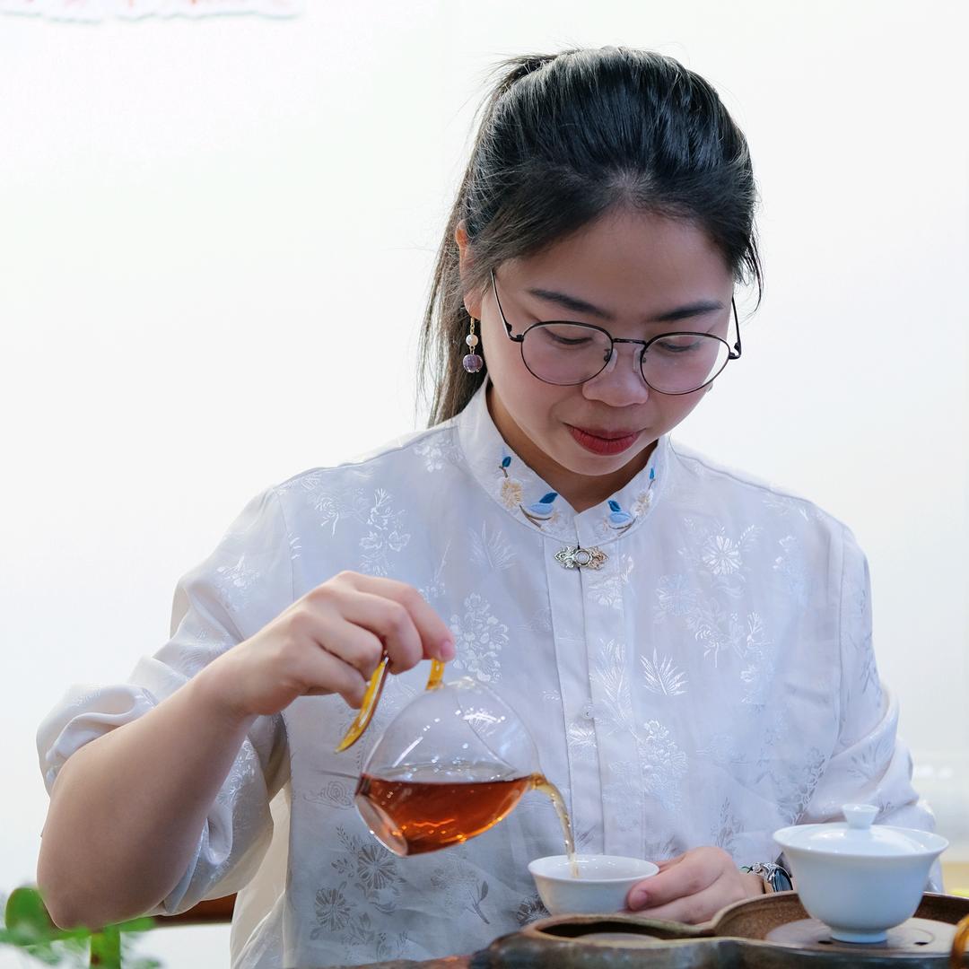 小美喝茶
