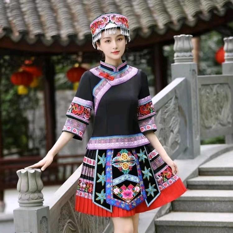 蓝蓝（桂林游山玩水）