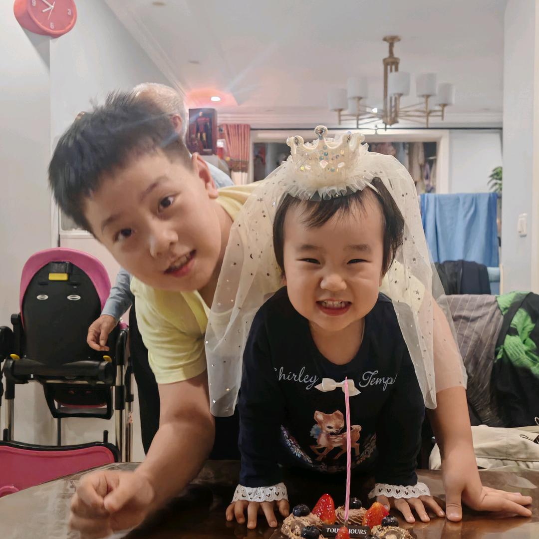 @.家有杠哥暖妹