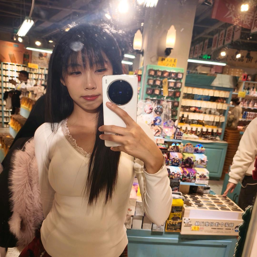 美女也会ᵉᵐᵒ