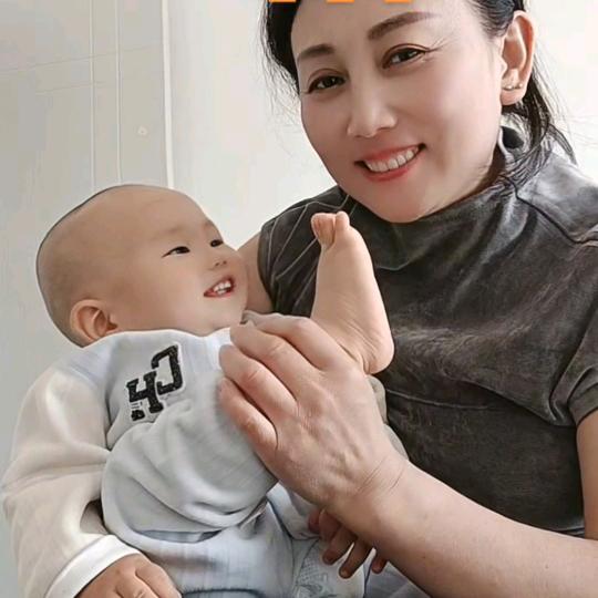 小橙子👶🏻和奶奶👵🏻